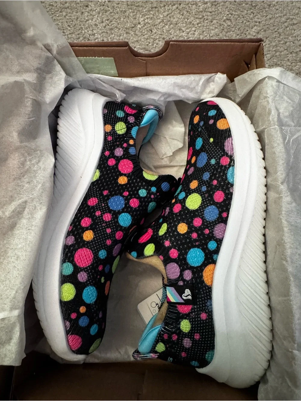NIB Skechers Stretch Fit Air-Cooled Memory Foam Black Multicolor Dots Shoes, 1.5